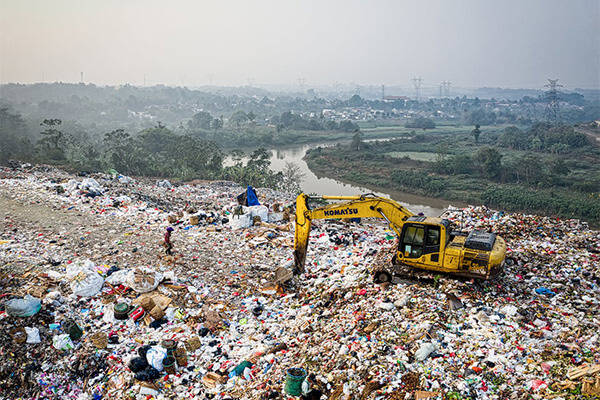 Image of a landfill full of solid waste
